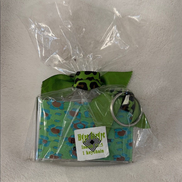 Keychain with P initial - Picture 2 of 2